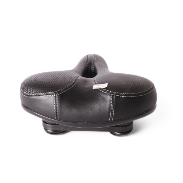 Седло велосипедное ALLTime &amp;quot;Комфорт&amp;quot; 210x250 мм, с закрытыми пружинами, с отверстием, прошитое, под карбон, черное